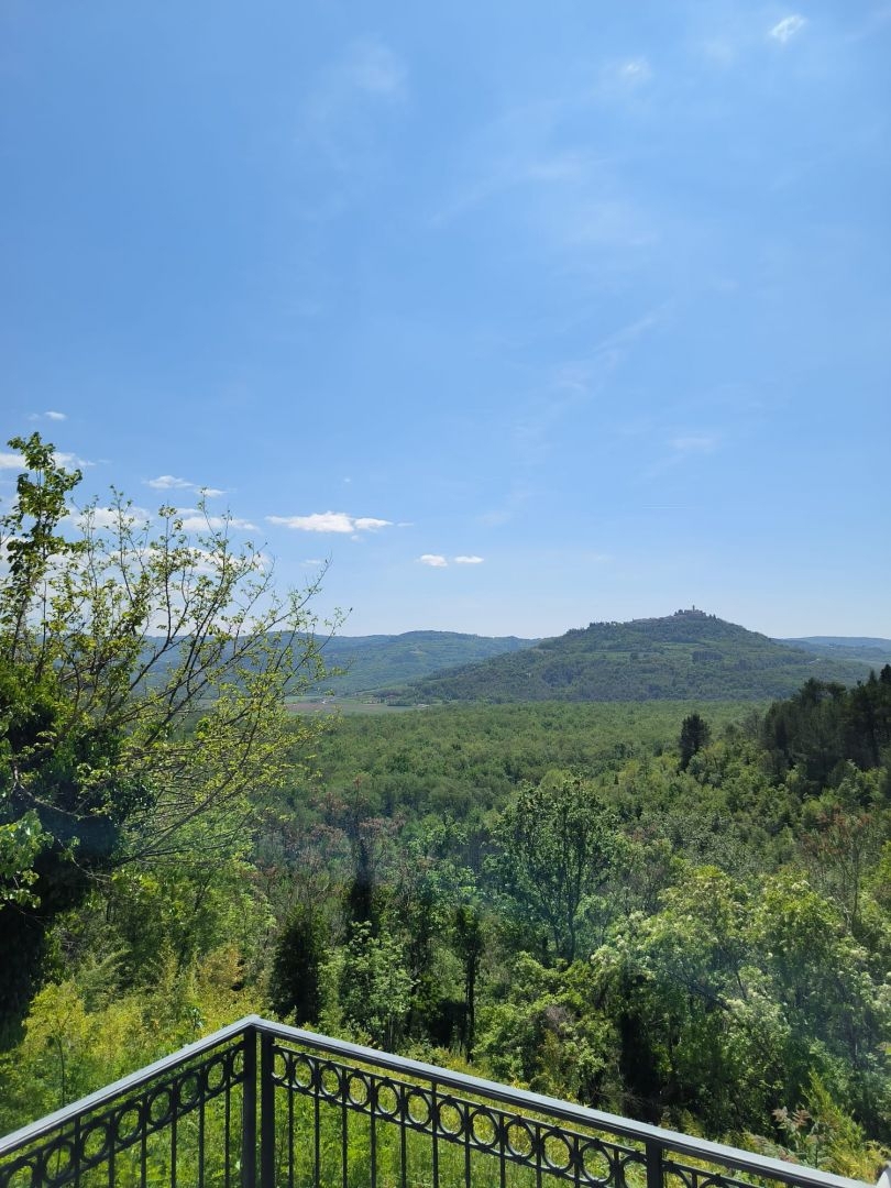 ISTRA, MOTOVUN - Kamnita pravljica v naravi! REDKOST!