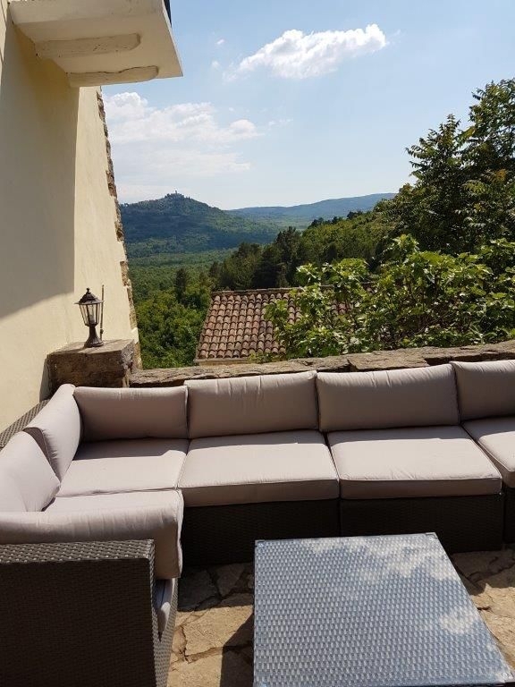 ISTRA, MOTOVUN - Kamnita pravljica v naravi! REDKOST!