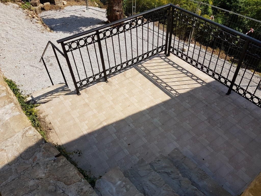 ISTRA, MOTOVUN - Kamnita pravljica v naravi! REDKOST!