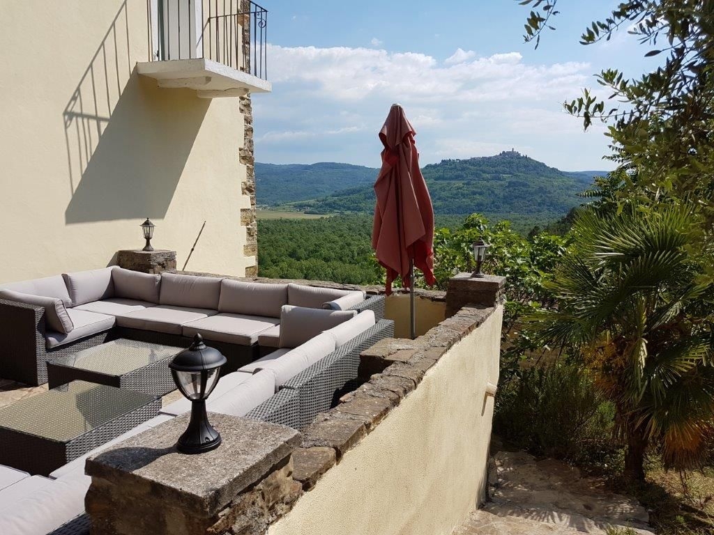 ISTRA, MOTOVUN - Kamnita pravljica v naravi! REDKOST!