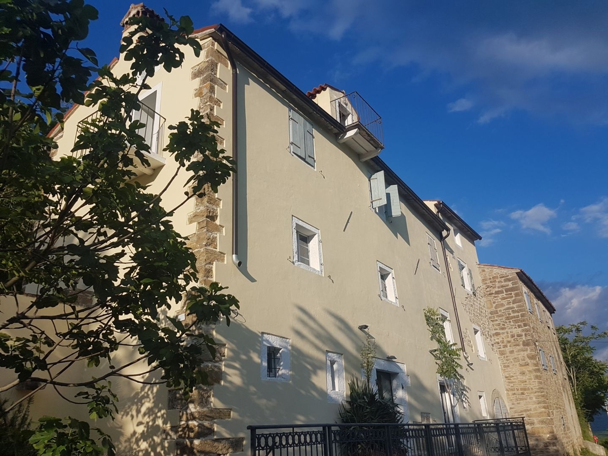 ISTRA, MOTOVUN - Kamnita pravljica v naravi! REDKOST!