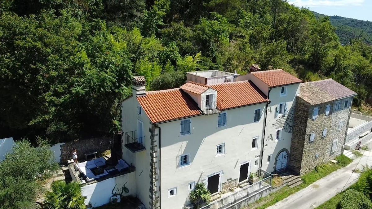 ISTRA, MOTOVUN - Kamnita pravljica v naravi! REDKOST!