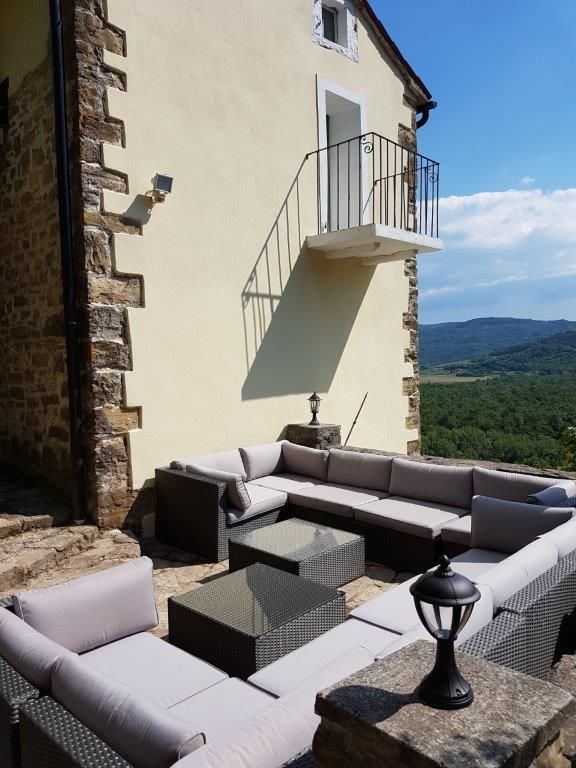 ISTRA, MOTOVUN - Kamnita pravljica v naravi! REDKOST!