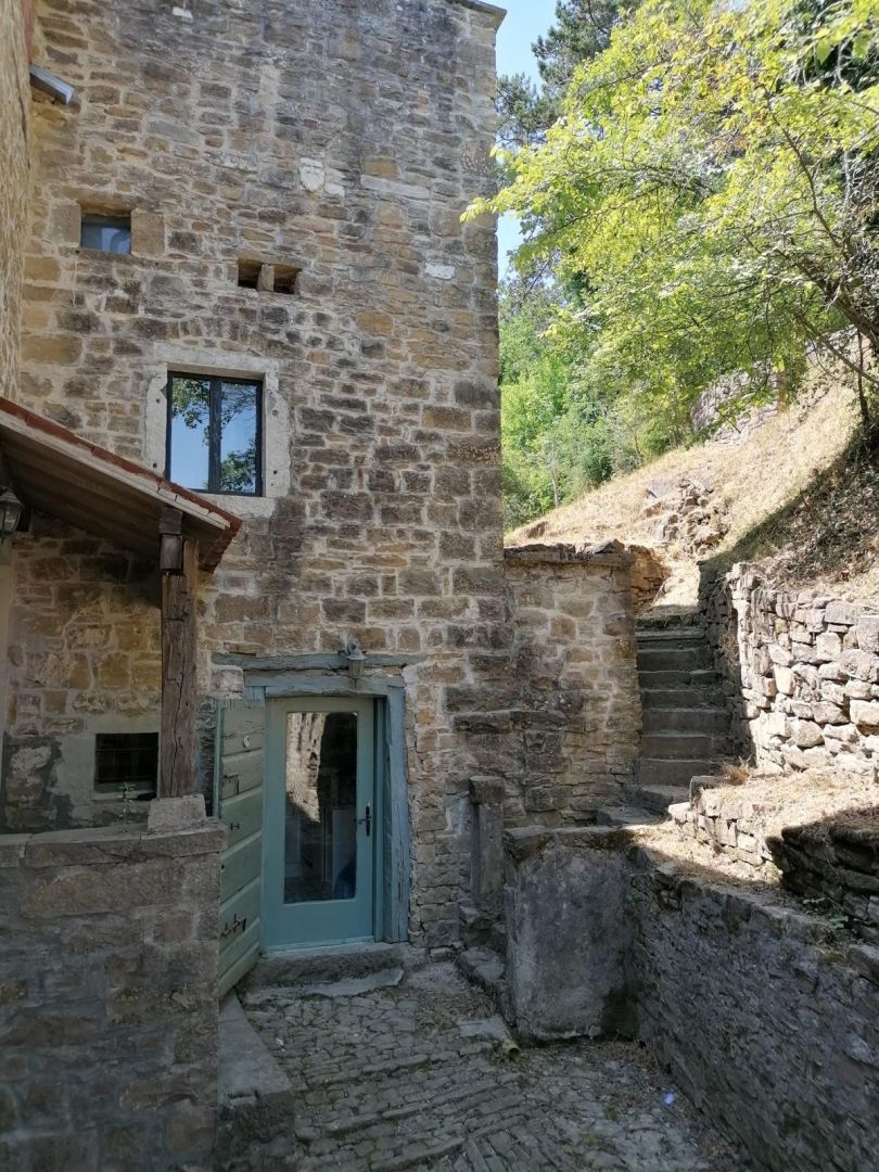 ISTRA, MOTOVUN - Kamnita pravljica v naravi! REDKOST!