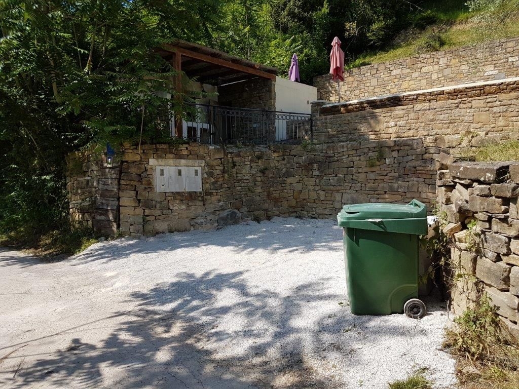 ISTRA, MOTOVUN - Kamnita pravljica v naravi! REDKOST!