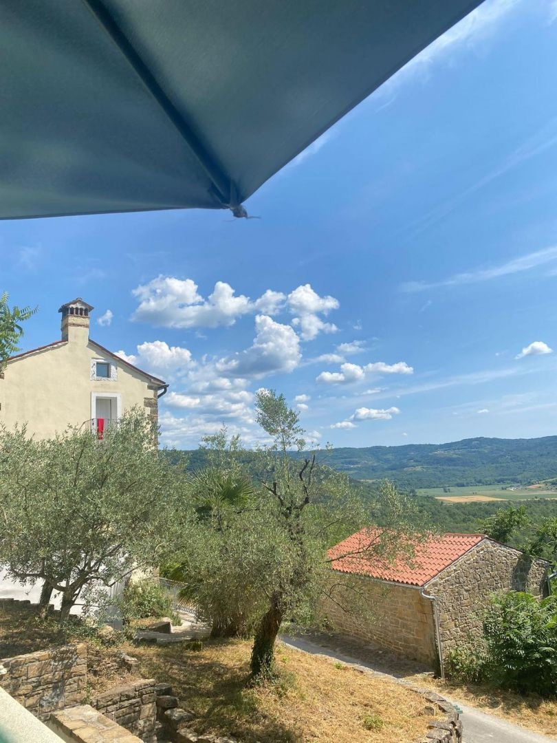 ISTRA, MOTOVUN - Kamnita pravljica v naravi! REDKOST!