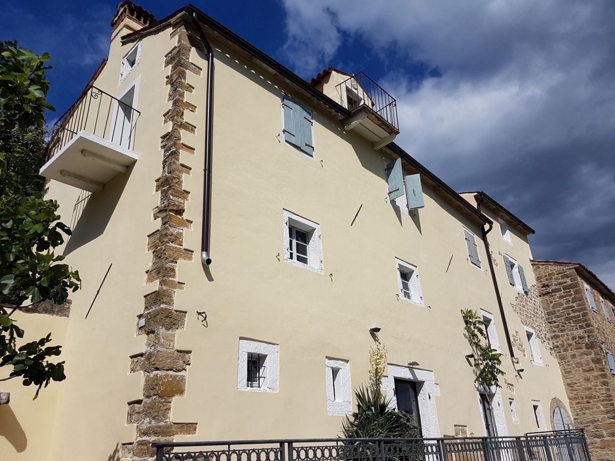 ISTRA, MOTOVUN - Kamnita pravljica v naravi! REDKOST!