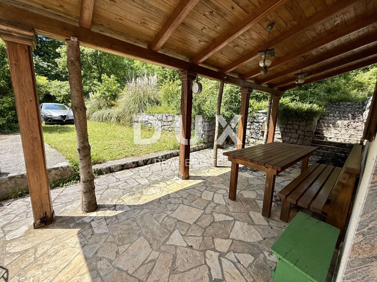 VEPRINAC - Samostojna hiša s prostornim vrtom in veliko potenciala!