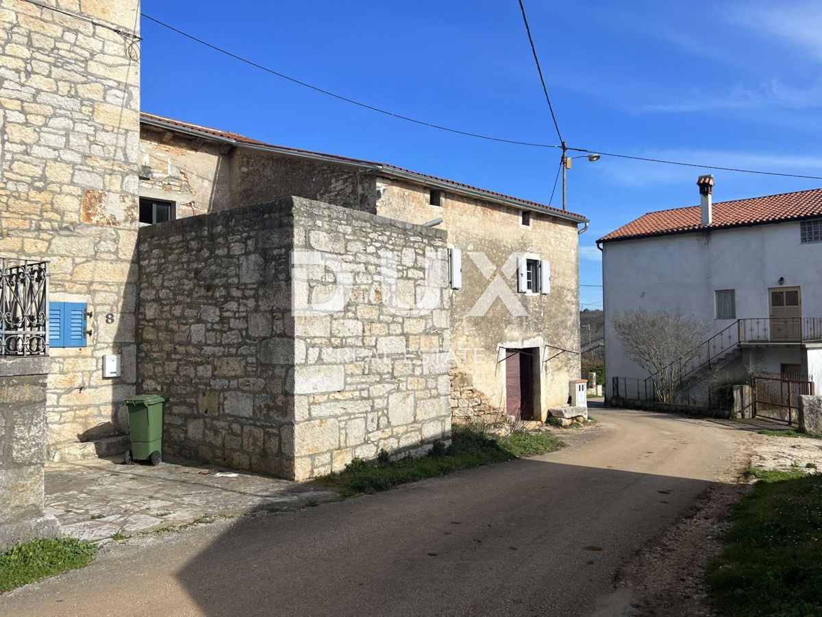 ISTRA, VIŠNJAN - Kamnita hiša z obnovo v teku