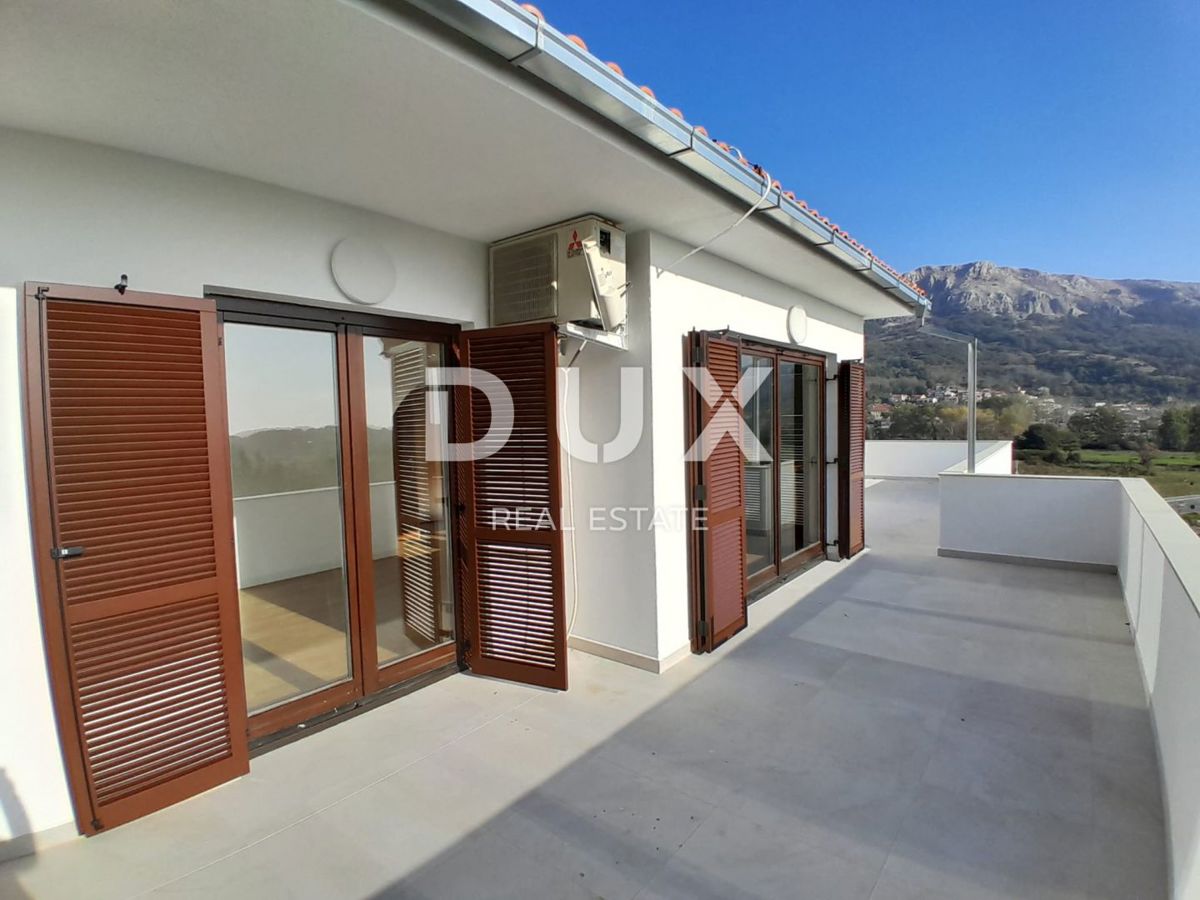 OTOK KRK, BAŠKA - Apartma s 3 spalnicami + dnevno sobo s teraso, 1. nadstropje, pogled na morje, bazen, parkirišče