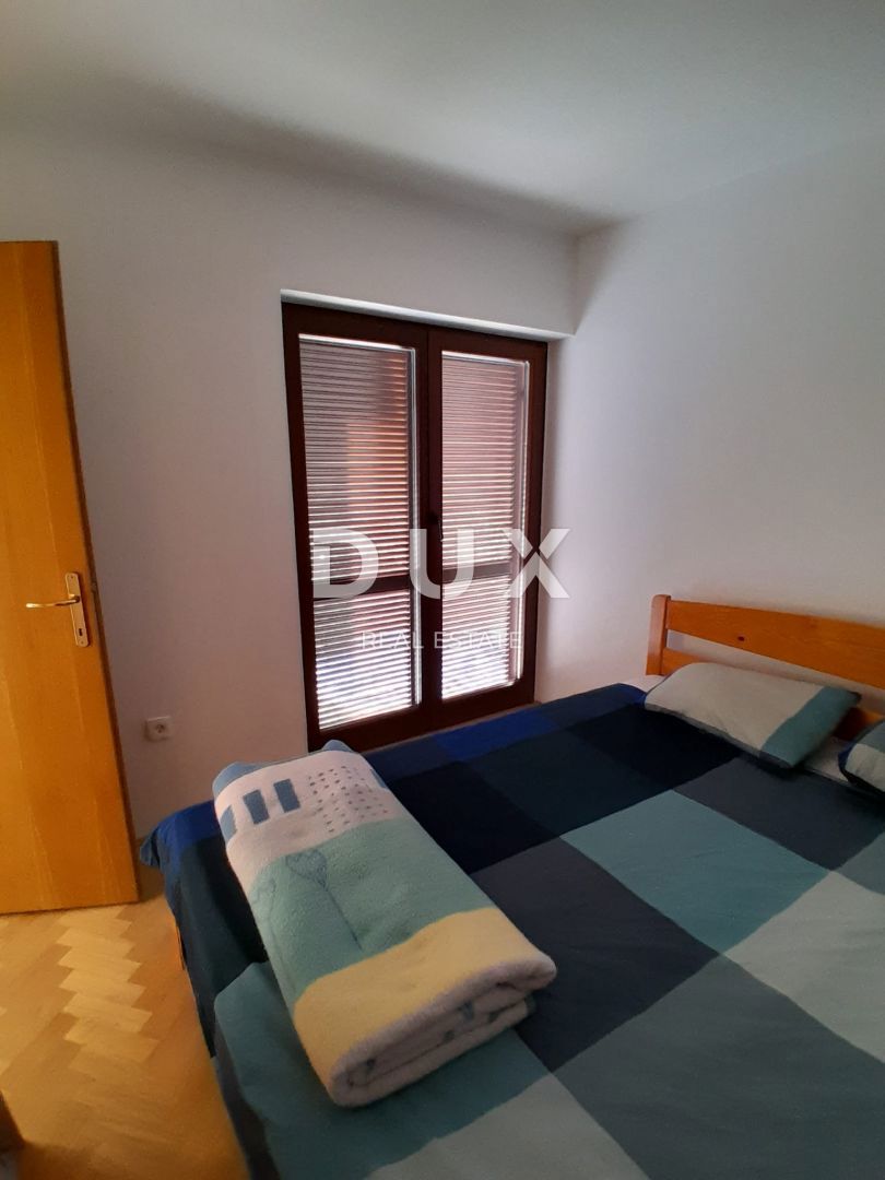 OTOK KRK, BAŠKA - Apartma s 3 spalnicami + dnevno sobo s teraso, 1. nadstropje, pogled na morje, bazen, parkirišče