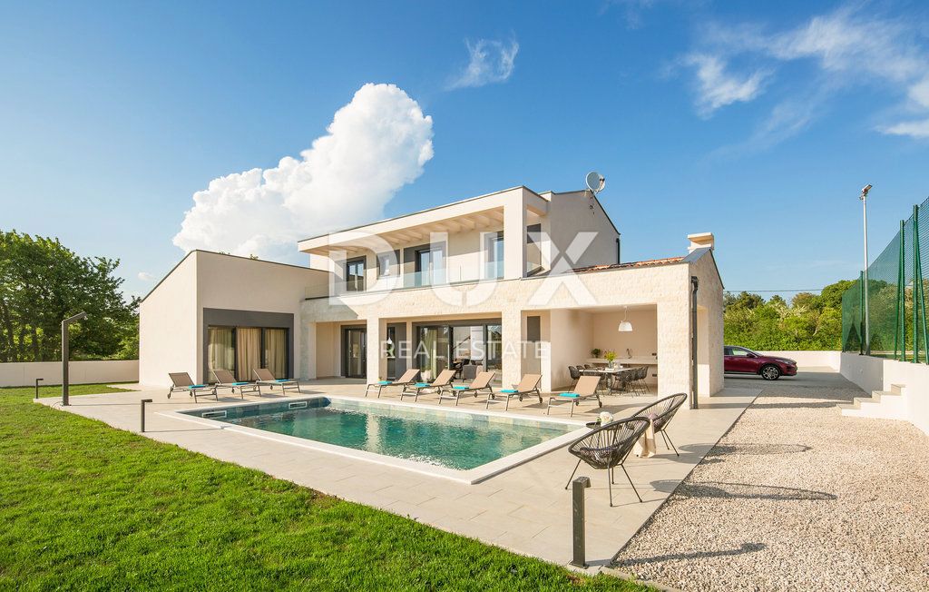 ISTRA, LABIN - Luksuzna vila z bazenom, wellnessom in teniškim igriščem