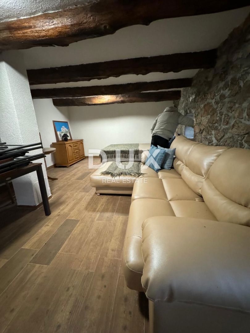 PERUŠIĆ, STUDENCI - Čudovita počitniška hiša na 50.000 m2 zemljišča