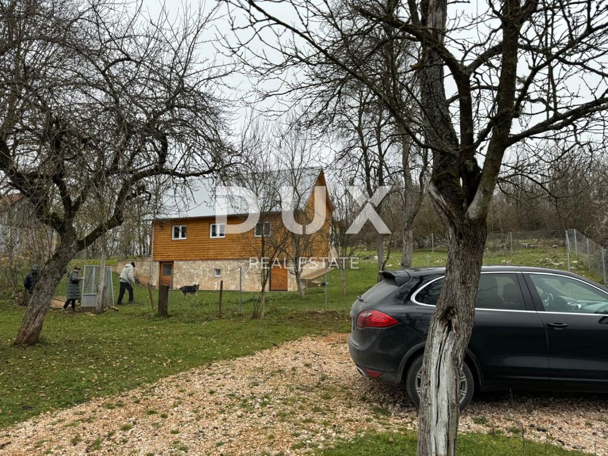 PERUŠIĆ, STUDENCI - Čudovita počitniška hiša na 50.000 m2 zemljišča