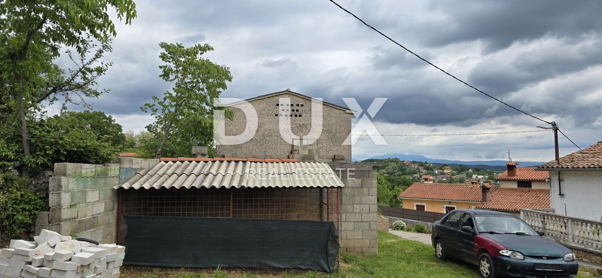 ISTRA, PAZIN, OKOLICA - Samostojna stavba za prenovo s pogledom na Učko