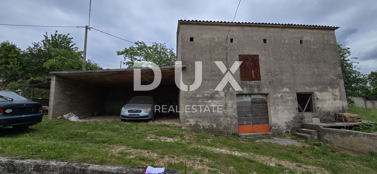 ISTRA, PAZIN, OKOLICA - Samostojna stavba za prenovo s pogledom na Učko