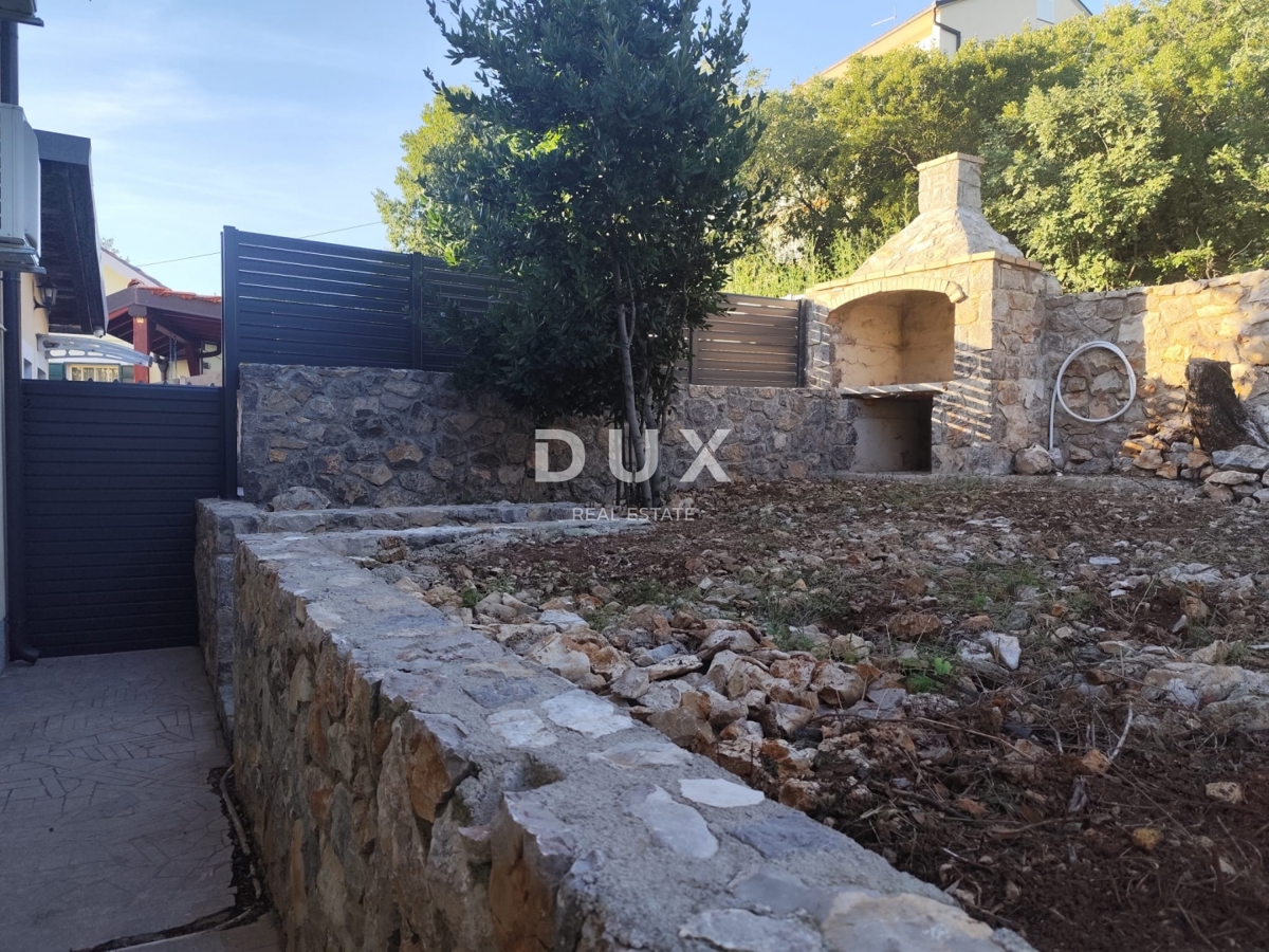 CRIKVENICA, DRAMALJ - apartma s prostorno teraso in čudovitim pogledom na morje