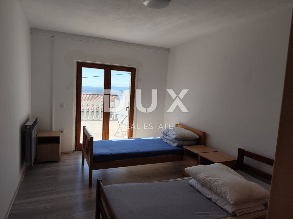 CRIKVENICA, DRAMALJ - apartma s prostorno teraso in čudovitim pogledom na morje