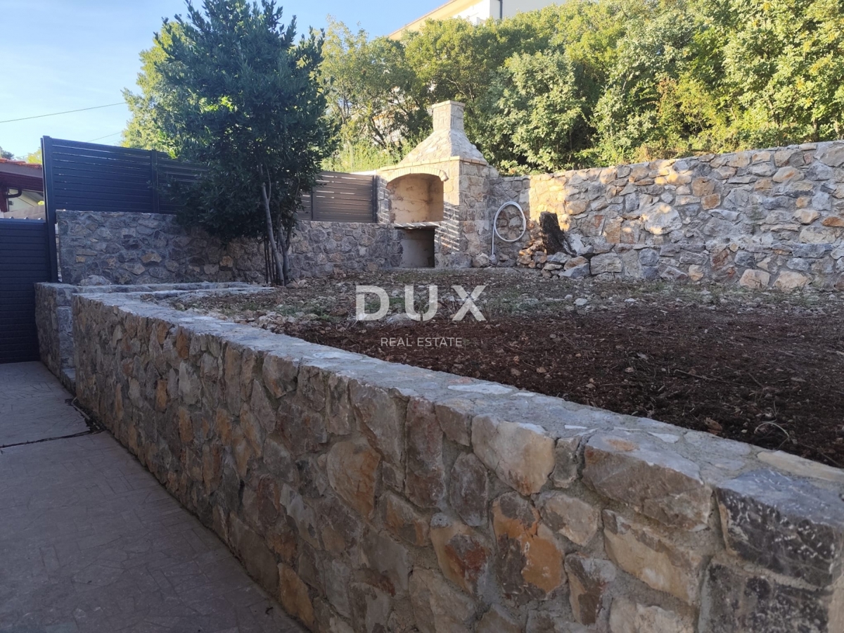 CRIKVENICA, DRAMALJ - apartma s prostorno teraso in čudovitim pogledom na morje