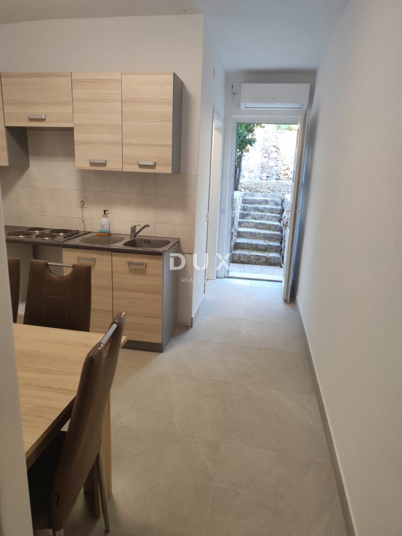 CRIKVENICA, DRAMALJ - apartma s prostorno teraso in čudovitim pogledom na morje