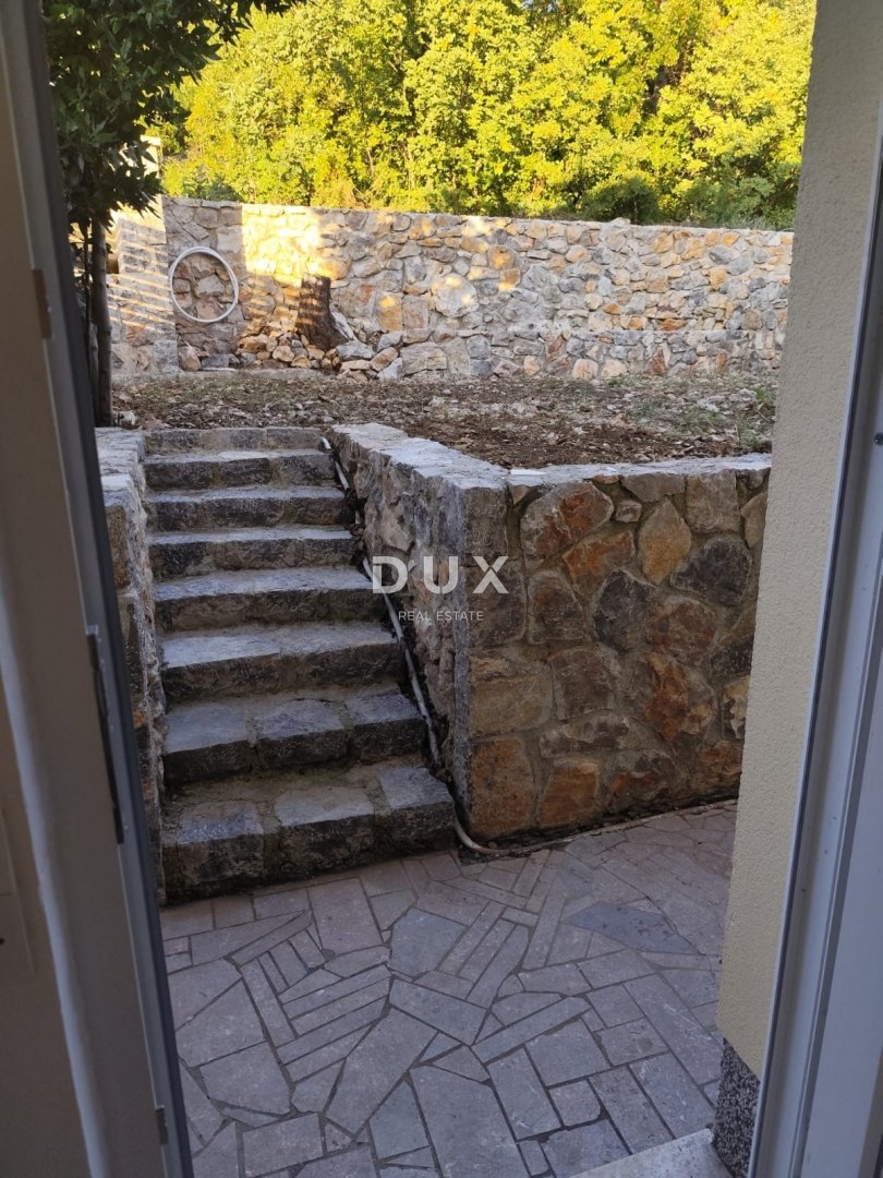 CRIKVENICA, DRAMALJ - apartma s prostorno teraso in čudovitim pogledom na morje