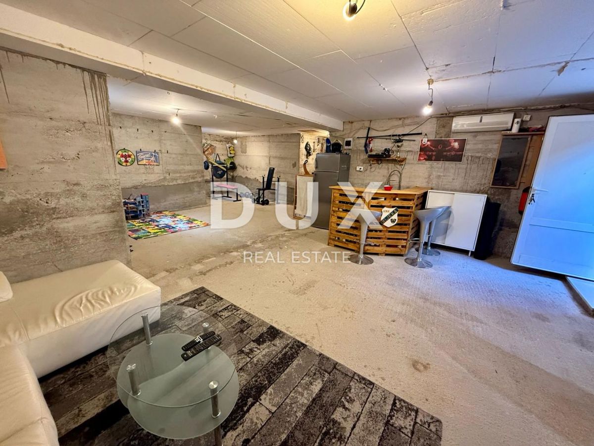 VIŠKOVO, MARINIĆI - 2 spalnici + dnevna soba, terasa, konoba 55 m2, vrt 130 m2
