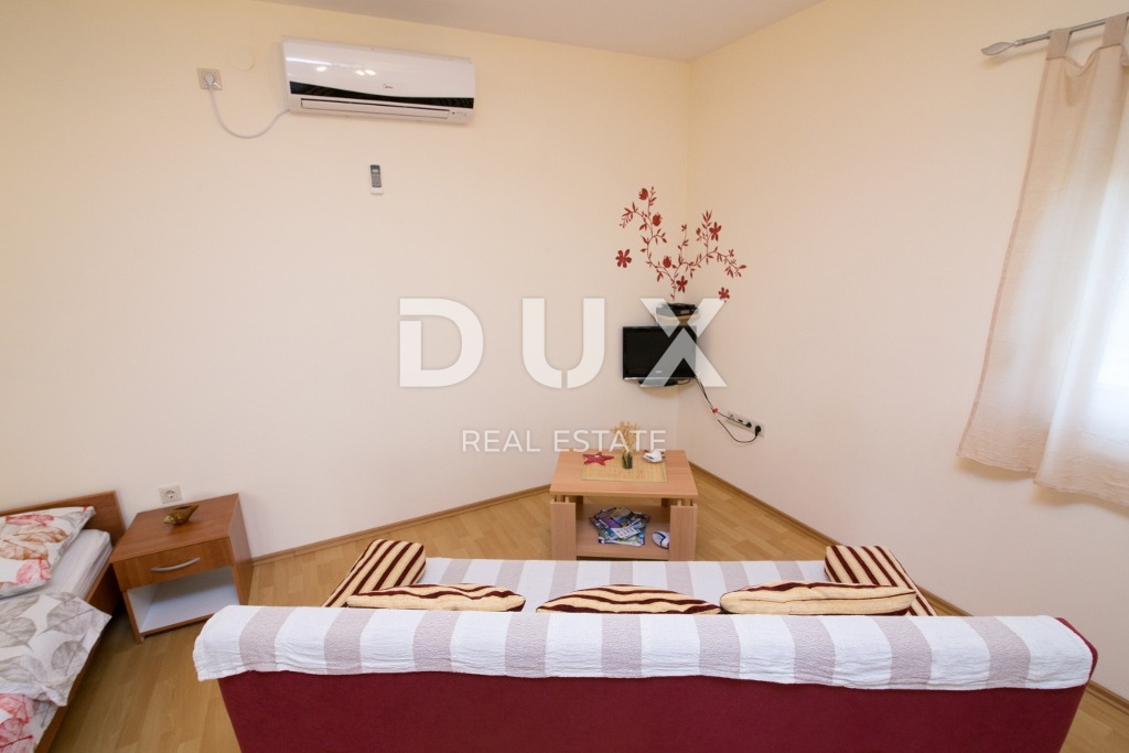BIOGRAD NA MORU - EKSKLUZIVNA PRILOŽNOST - HIŠA S 4 APARTMAJI IN PROSTORNIM APARTMAJEM - CENTER!