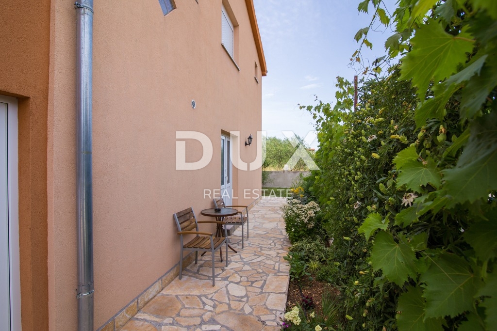 BIOGRAD NA MORU - EKSKLUZIVNA PRILOŽNOST - HIŠA S 4 APARTMAJI IN PROSTORNIM APARTMAJEM - CENTER!