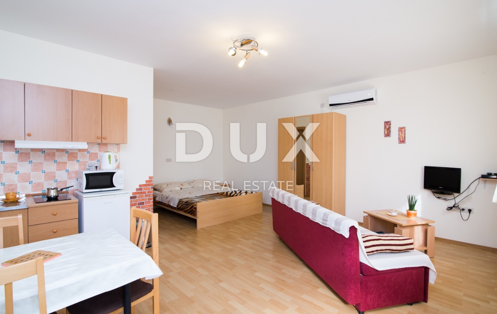 BIOGRAD NA MORU - EKSKLUZIVNA PRILOŽNOST - HIŠA S 4 APARTMAJI IN PROSTORNIM APARTMAJEM - CENTER!
