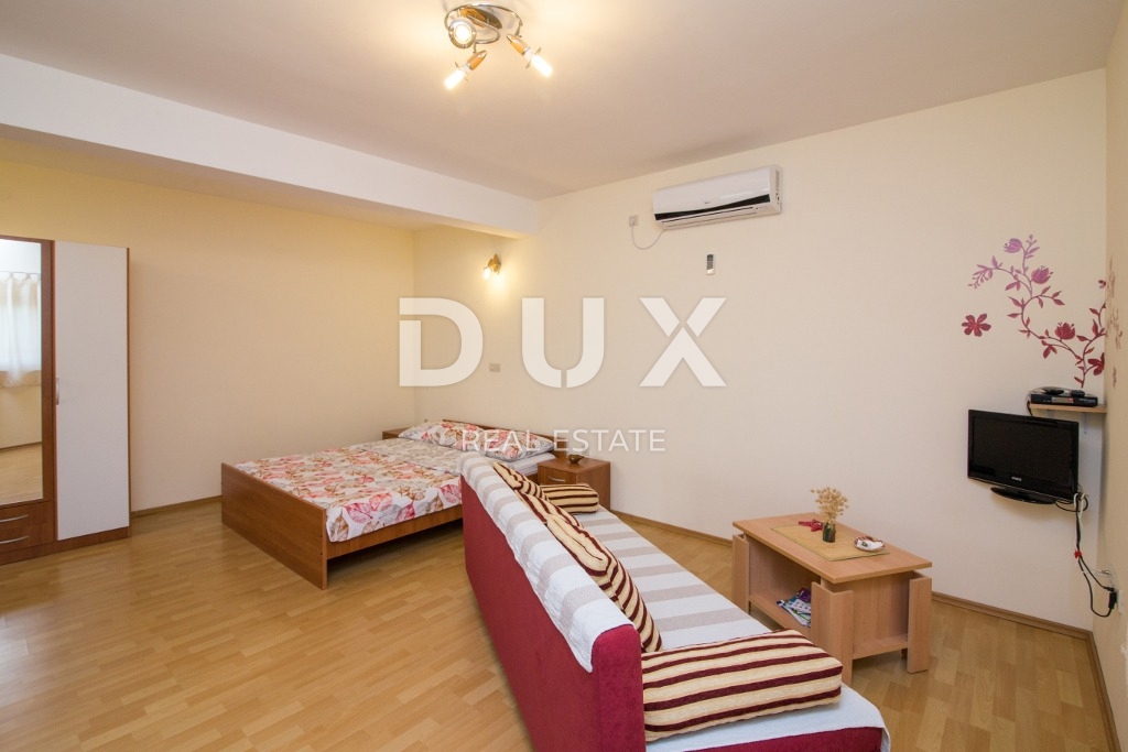 BIOGRAD NA MORU - EKSKLUZIVNA PRILOŽNOST - HIŠA S 4 APARTMAJI IN PROSTORNIM APARTMAJEM - CENTER!