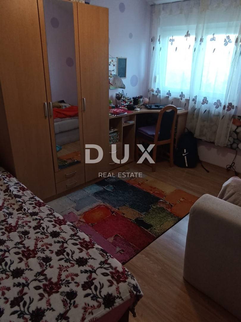BIOGRAD NA MORU - EKSKLUZIVNA PRILOŽNOST - HIŠA S 4 APARTMAJI IN PROSTORNIM APARTMAJEM - CENTER!