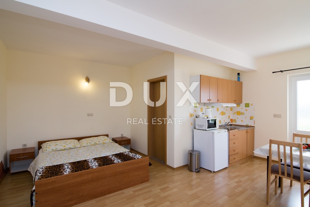 BIOGRAD NA MORU - EKSKLUZIVNA PRILOŽNOST - HIŠA S 4 APARTMAJI IN PROSTORNIM APARTMAJEM - CENTER!
