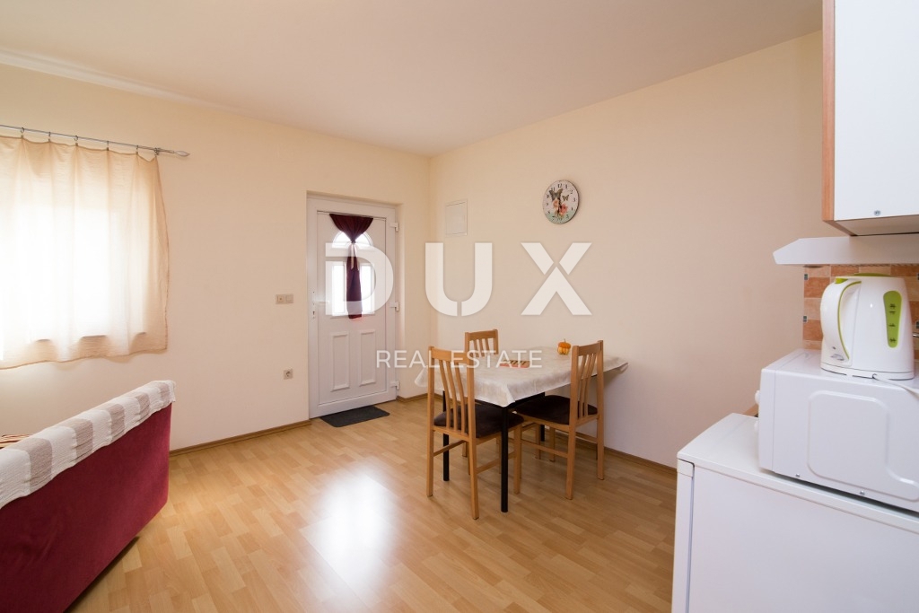BIOGRAD NA MORU - EKSKLUZIVNA PRILOŽNOST - HIŠA S 4 APARTMAJI IN PROSTORNIM APARTMAJEM - CENTER!