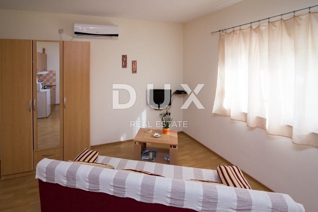 BIOGRAD NA MORU - EKSKLUZIVNA PRILOŽNOST - HIŠA S 4 APARTMAJI IN PROSTORNIM APARTMAJEM - CENTER!