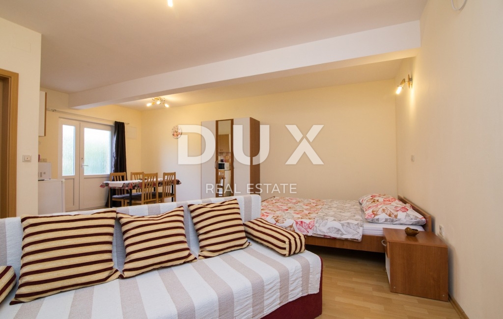BIOGRAD NA MORU - EKSKLUZIVNA PRILOŽNOST - HIŠA S 4 APARTMAJI IN PROSTORNIM APARTMAJEM - CENTER!