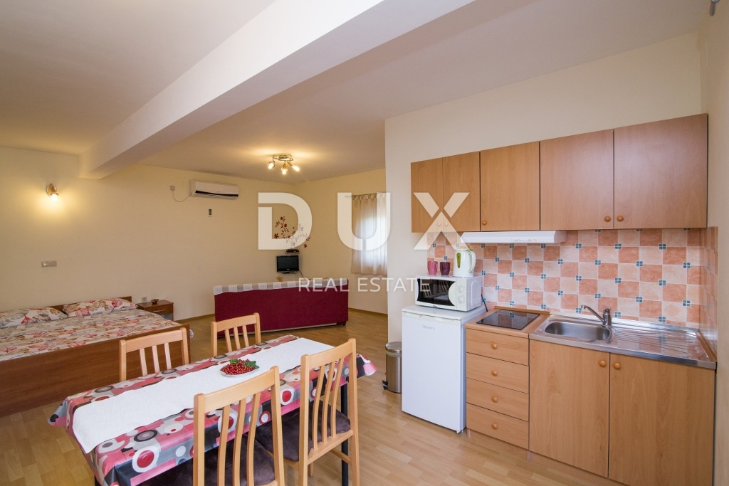 BIOGRAD NA MORU - EKSKLUZIVNA PRILOŽNOST - HIŠA S 4 APARTMAJI IN PROSTORNIM APARTMAJEM - CENTER!