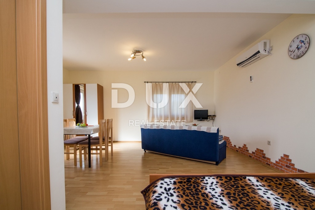 BIOGRAD NA MORU - EKSKLUZIVNA PRILOŽNOST - HIŠA S 4 APARTMAJI IN PROSTORNIM APARTMAJEM - CENTER!