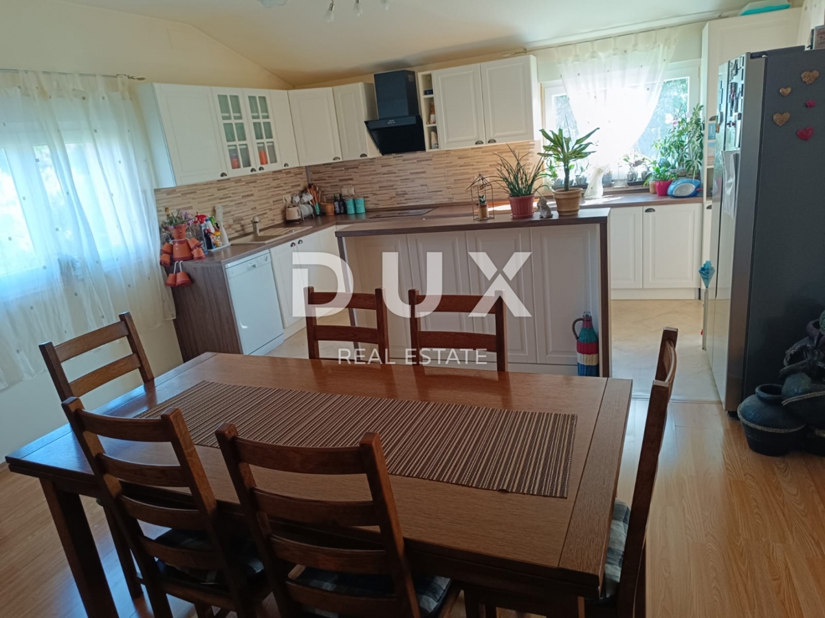 BIOGRAD NA MORU - EKSKLUZIVNA PRILOŽNOST - HIŠA S 4 APARTMAJI IN PROSTORNIM APARTMAJEM - CENTER!