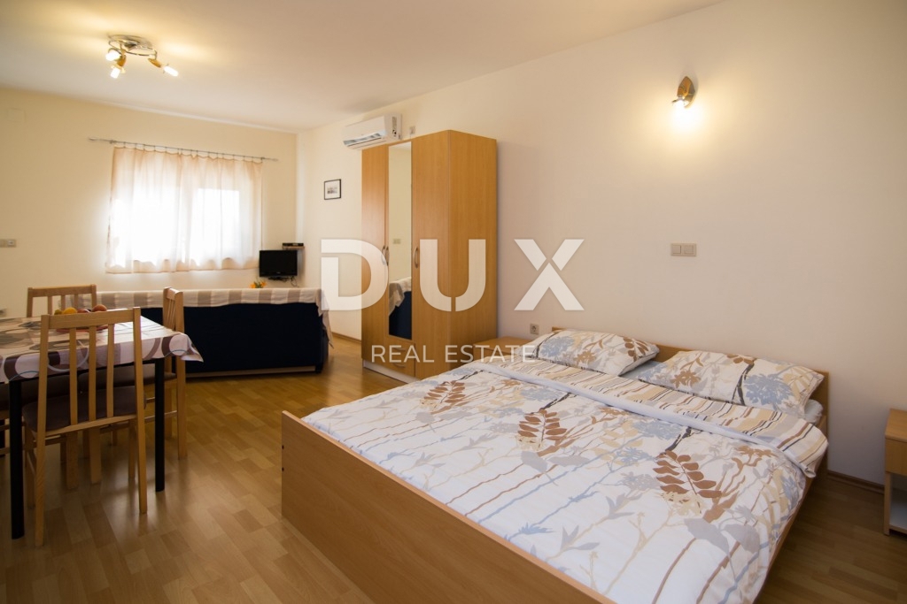 BIOGRAD NA MORU - EKSKLUZIVNA PRILOŽNOST - HIŠA S 4 APARTMAJI IN PROSTORNIM APARTMAJEM - CENTER!