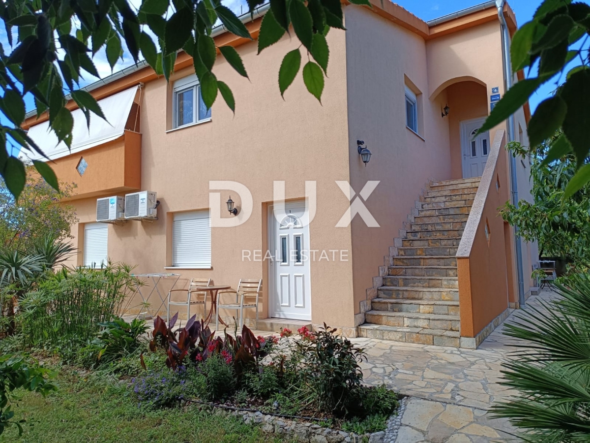BIOGRAD NA MORU - EKSKLUZIVNA PRILOŽNOST - HIŠA S 4 APARTMAJI IN PROSTORNIM APARTMAJEM - CENTER!