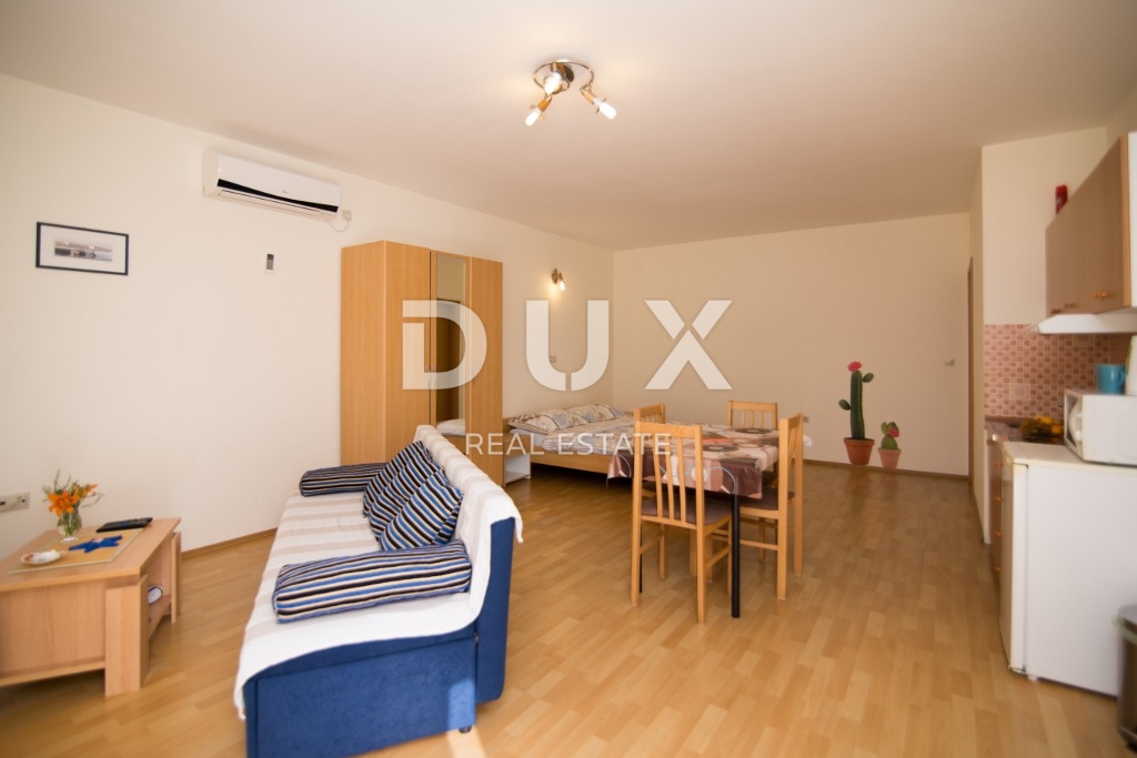 BIOGRAD NA MORU - EKSKLUZIVNA PRILOŽNOST - HIŠA S 4 APARTMAJI IN PROSTORNIM APARTMAJEM - CENTER!
