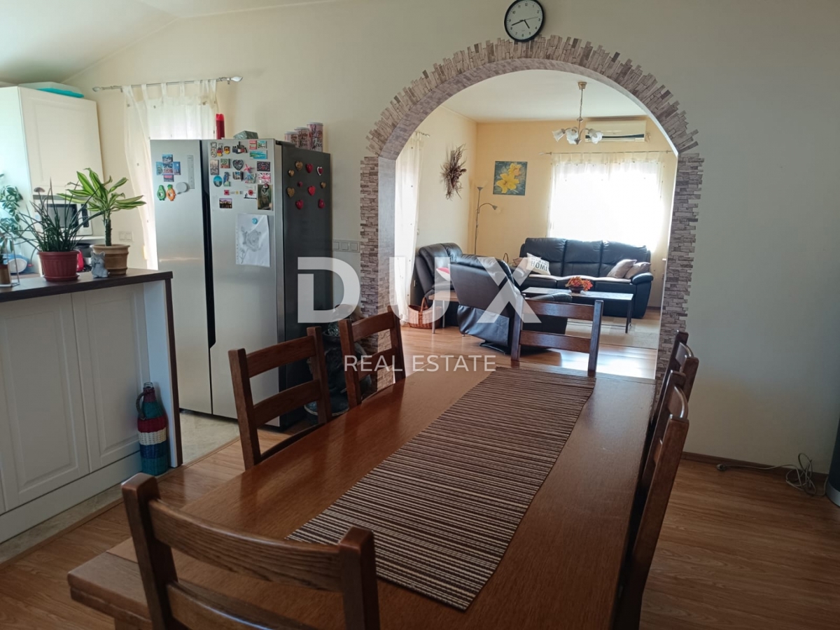 BIOGRAD NA MORU - EKSKLUZIVNA PRILOŽNOST - HIŠA S 4 APARTMAJI IN PROSTORNIM APARTMAJEM - CENTER!