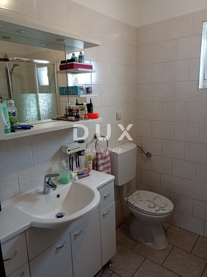 BIOGRAD NA MORU - EKSKLUZIVNA PRILOŽNOST - HIŠA S 4 APARTMAJI IN PROSTORNIM APARTMAJEM - CENTER!