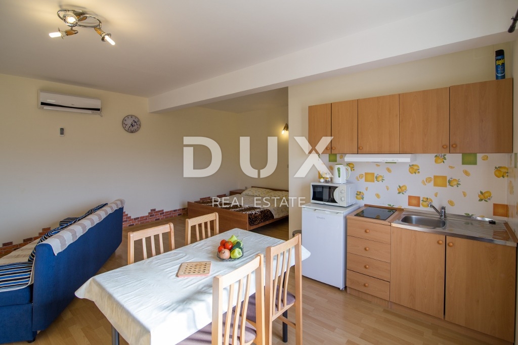 BIOGRAD NA MORU - EKSKLUZIVNA PRILOŽNOST - HIŠA S 4 APARTMAJI IN PROSTORNIM APARTMAJEM - CENTER!