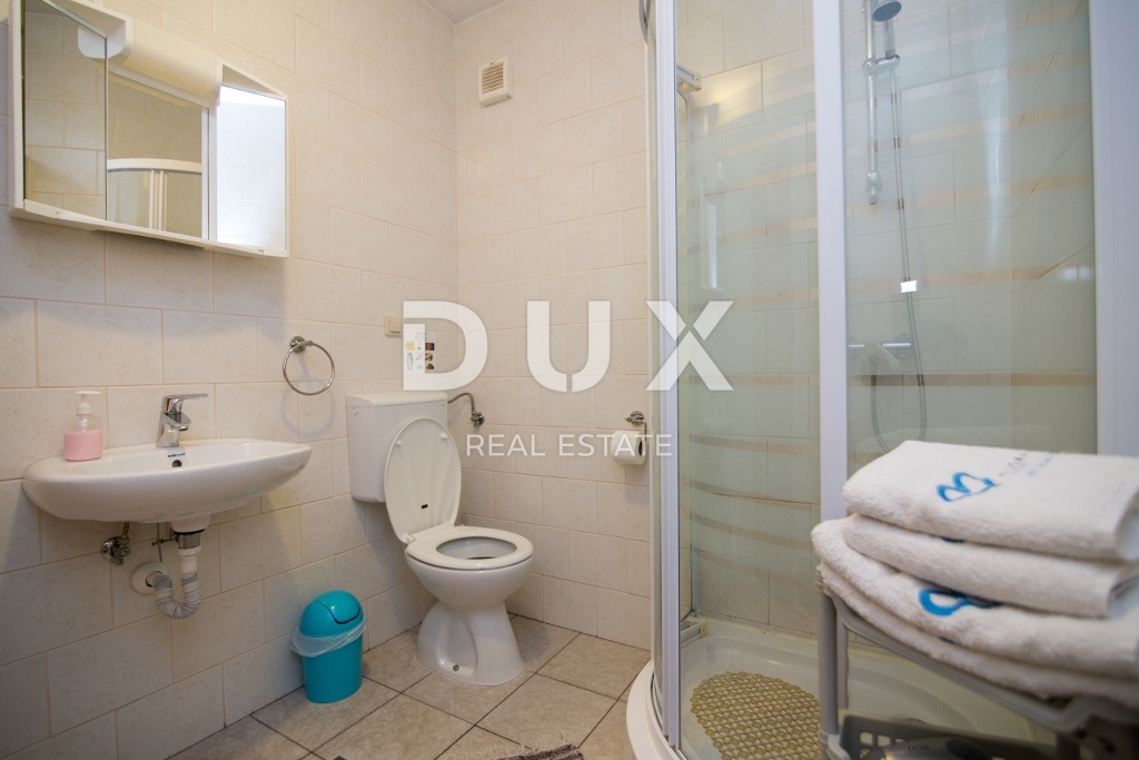 BIOGRAD NA MORU - EKSKLUZIVNA PRILOŽNOST - HIŠA S 4 APARTMAJI IN PROSTORNIM APARTMAJEM - CENTER!