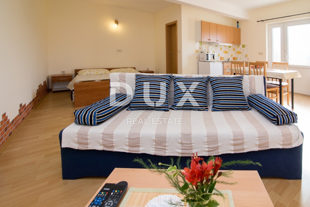 BIOGRAD NA MORU - EKSKLUZIVNA PRILOŽNOST - HIŠA S 4 APARTMAJI IN PROSTORNIM APARTMAJEM - CENTER!