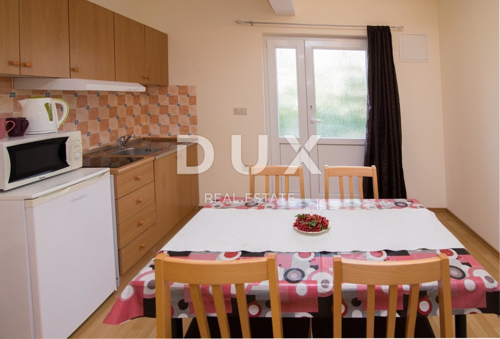 BIOGRAD NA MORU - EKSKLUZIVNA PRILOŽNOST - HIŠA S 4 APARTMAJI IN PROSTORNIM APARTMAJEM - CENTER!