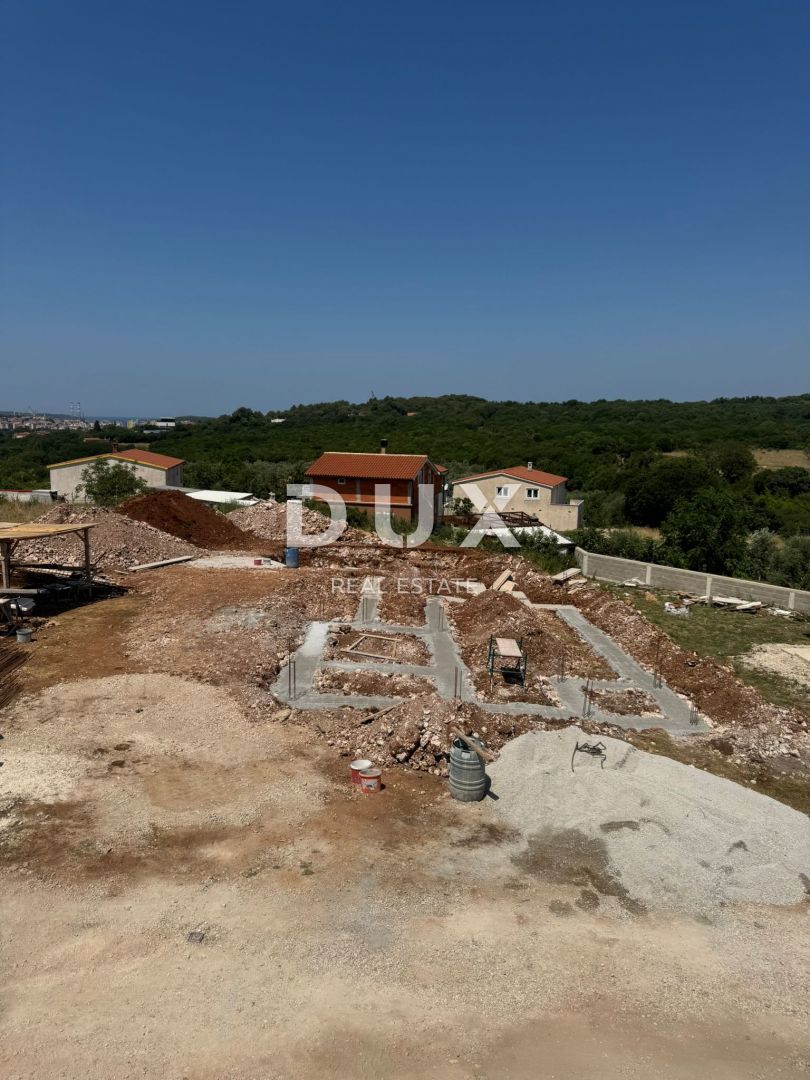 ISTRA, PULA - Moderna vila v gradnji z bazenom in dvoriščem, z zagotovljeno zasebnostjo in blizu plaž