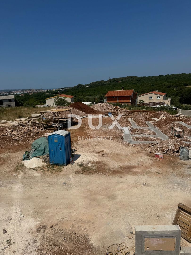 ISTRA, PULA - Moderna vila v gradnji z bazenom in dvoriščem, z zagotovljeno zasebnostjo in blizu plaž
