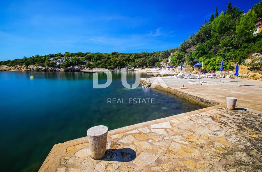 ZADAR, POSEDARJE - Hotel prva vrsta ob morju! - Ekskluzivna lokacija!